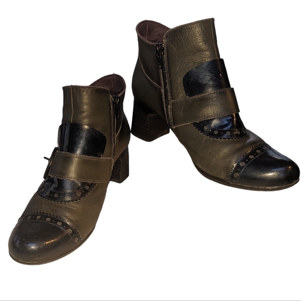 Jose Saenz women's booties olive green and black. Size 7.5  Witchy